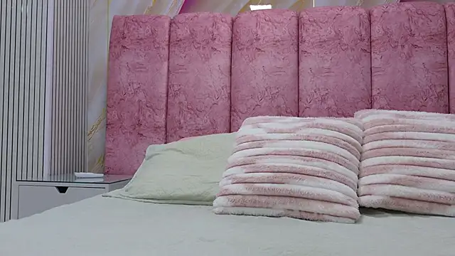 emmacurvy online show from March 29, 3:17 am