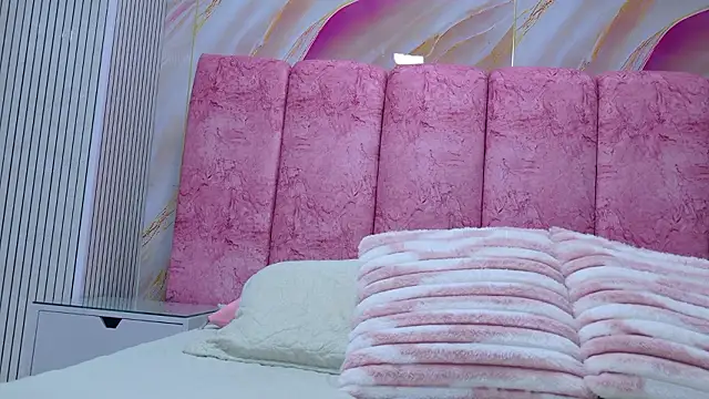 emmacurvy online show from March 31, 3:08 am