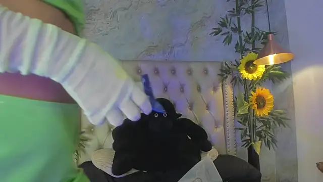 LittleeJaz online show from November 1, 2:35 am