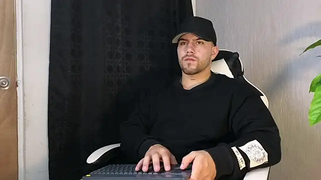 Snapshot of Ades_Lowe chatting on October 7, 11:51 am Ades Lowe online show from October 7, 11:51 am