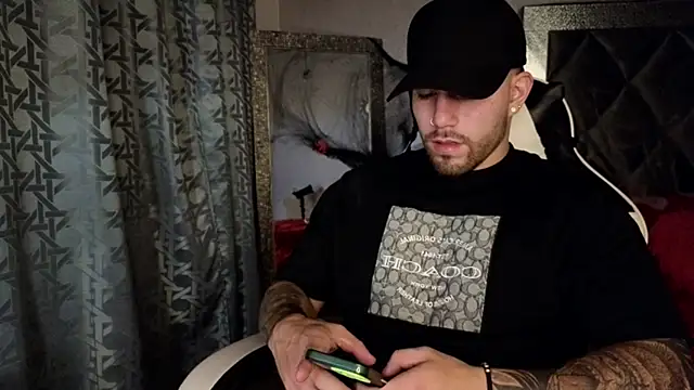 Snapshot of Ades_Lowe chatting on October 12, 3:49 am Ades Lowe online show from October 12, 3:49 am