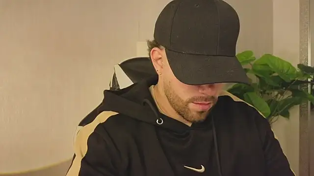 Snapshot of Ades_Lowe chatting on November 29, 11:35 am Ades Lowe online show from November 29, 11:35 am