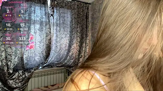 Snapshot of LoraDavi chatting on February 11, 7:24 am LoraDavi online show from February 11, 7:24 am