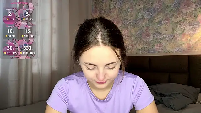 Snapshot of LoraDavi chatting on March 1, 7:43 am LoraDavi online show from March 1, 7:43 am