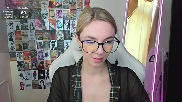 NessaDiazz online show from September 19, 1:18 am