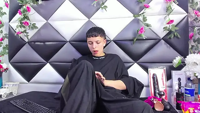 Megan Thompson  online show from September 28, 2:06 am