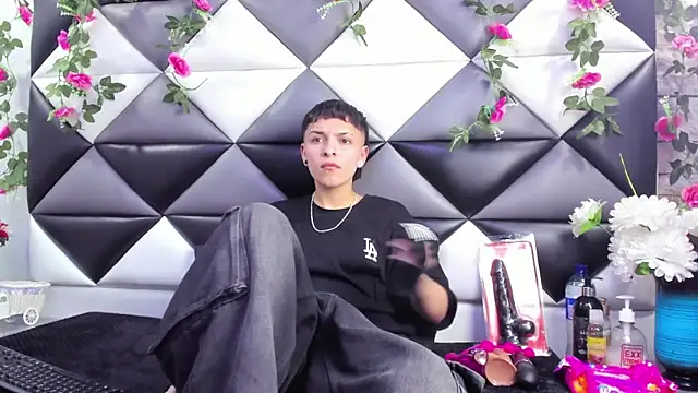 Megan Thompson  online show from October 2, 2:18 am