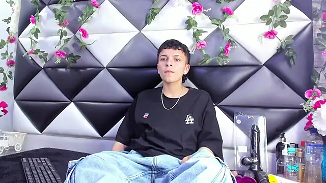 Megan Thompson  online show from November 26, 2:12 am