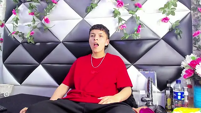 Megan Thompson  online show from November 28, 2:25 am