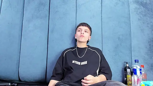 Megan Thompson  online show from March 19, 2:15 am