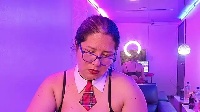 scarlett widow  online show from April 14, 2:17 am