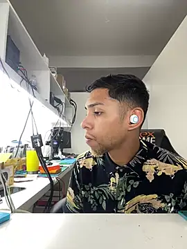 Snapshot of Oqui chatting on April 1, 8:17 pm Oqui online show from April 1, 8:17 pm