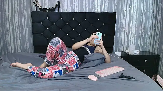 Alicee Moonn online show from November 15, 8:22 am