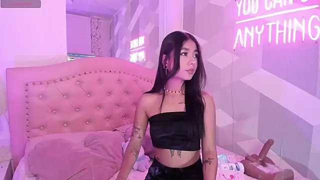 Snapshot of BiancaShermann chatting on February 7, 8:56 pm BiancaShermann online show from February 7, 8:56 pm