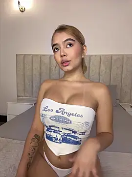 Mia Roswell online show from May 25, 10:27 pm