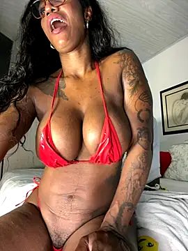 Snapshot of Bustykeyla chatting on November 2, 12:13 am Bustykeyla online show from November 2, 12:13 am