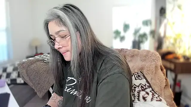 Snapshot of Alix_Valentine chatting on November 5, 4:40 pm Alix Valentine online show from November 5, 4:40 pm