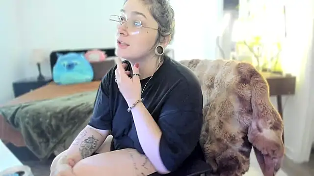 Snapshot of Alix_Valentine chatting on November 18, 4:44 pm Alix Valentine online show from November 18, 4:44 pm