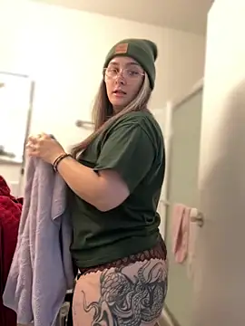 Alix Valentine online show from December 21, 10:50 pm