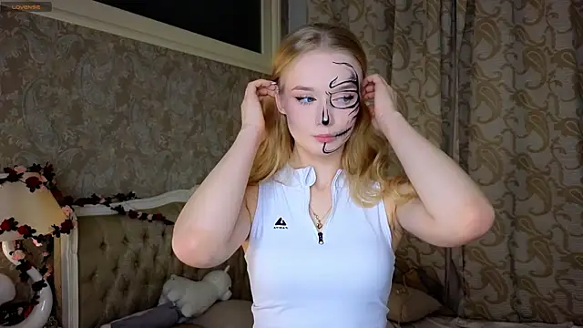 Snapshot of Emma_Frosty chatting on October 31, 6:20 pm Emma Frosty online show from October 31, 6:20 pm