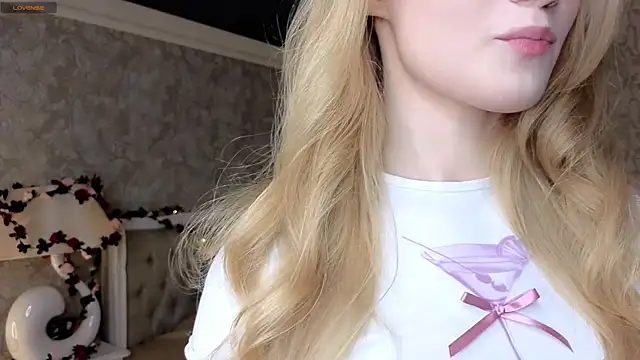 Snapshot of Emma_Frosty chatting on November 1, 7:16 pm Emma Frosty online show from November 1, 7:16 pm