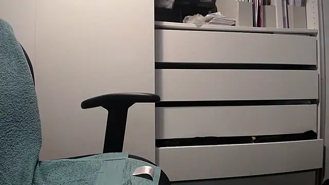 Colbaker6969 online show from December 19, 1:18 pm