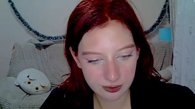 Lily Ember online show from December 22, 6:05 pm