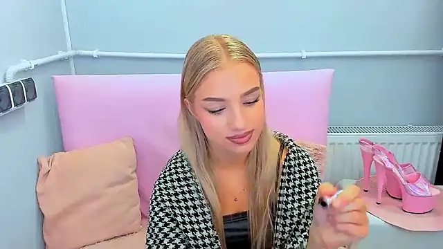 Snapshot of EvetteRose chatting on September 17, 3:14 pm EvetteRose online show from September 17, 3:14 pm