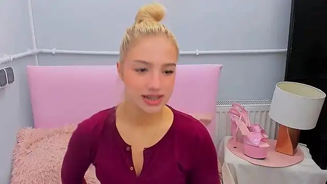 Snapshot of EvetteRose chatting on September 30, 2:55 pm EvetteRose online show from September 30, 2:55 pm