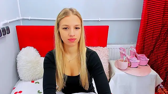 EvetteRose online show from June 13, 2:37 pm