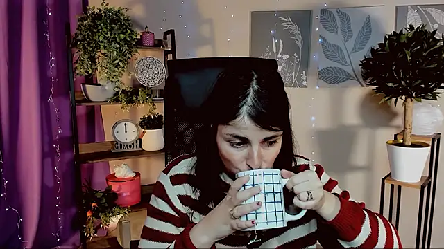 Snapshot of MartaEdams chatting on February 2, 6:34 am MartaEdams online show from February 2, 6:34 am