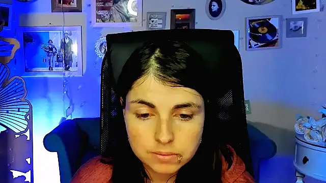 Snapshot of MartaEdams chatting on February 25, 6:45 am MartaEdams online show from February 25, 6:45 am