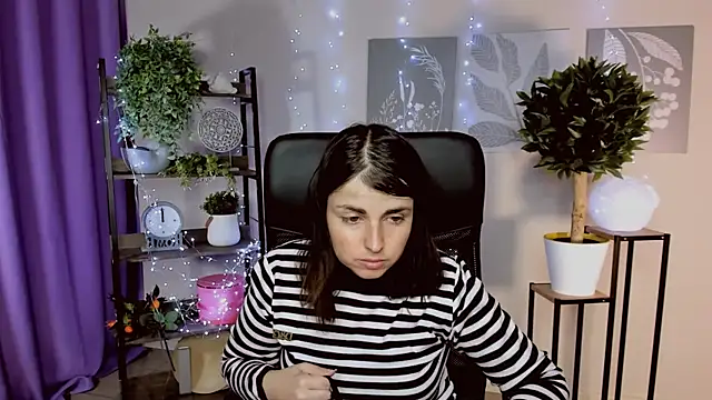 Snapshot of MartaEdams chatting on April 7, 6:03 am MartaEdams online show from April 7, 6:03 am