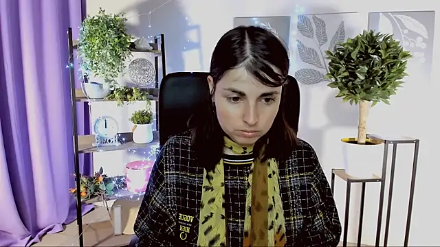 Snapshot of MartaEdams chatting on April 8, 6:24 am MartaEdams online show from April 8, 6:24 am