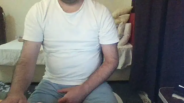 Snapshot of st206boy chatting on June 17, 12:02 am st206boy online show from June 17, 12:02 am