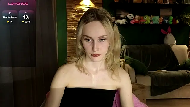 Snapshot of Belle_Vill3575 chatting on November 19, 10:15 am Belle Vill3575 online show from November 19, 10:15 am