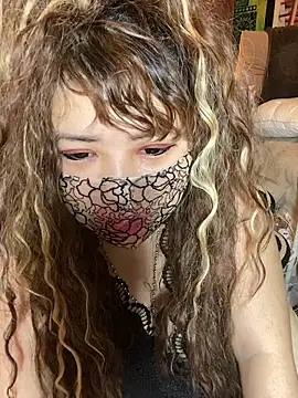 xoxLILxMELOxox online show from October 6, 4:15 pm