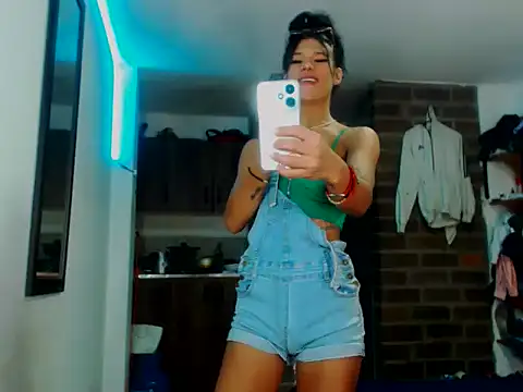 Snapshot of beautiful_taty chatting on October 3, 8:17 pm beautiful taty online show from October 3, 8:17 pm