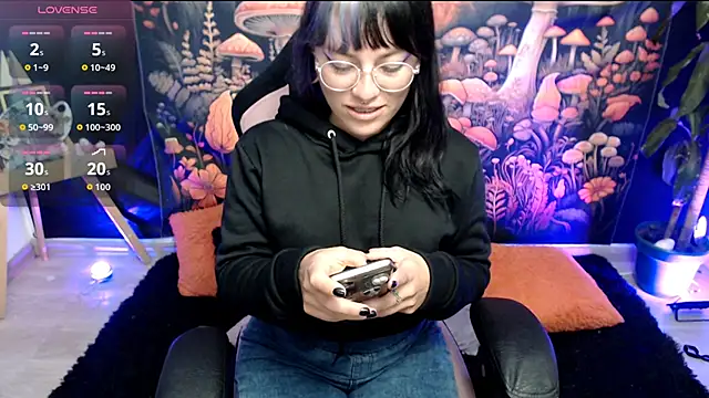 LunaBunny8 online show from November 4, 1:16 am