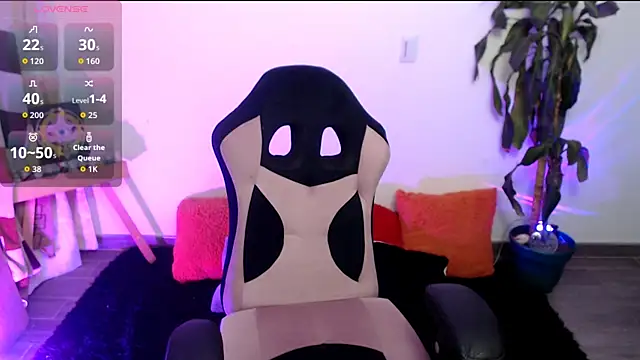 LunaBunny8 online show from December 5, 2:09 am