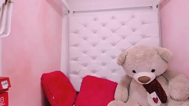 eimy skinny  online show from March 1, 12:29 pm