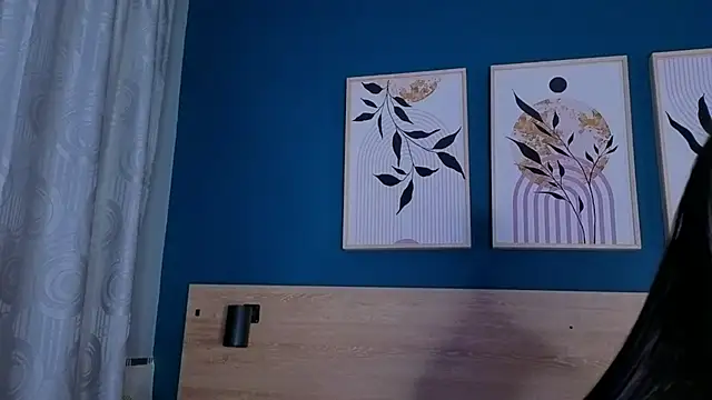 SarahMiler  online show from October 21, 11:55 am