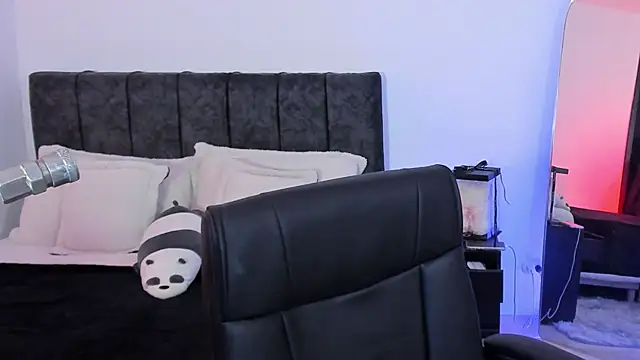 Taylormaxwell online show from February 27, 9:26 pm