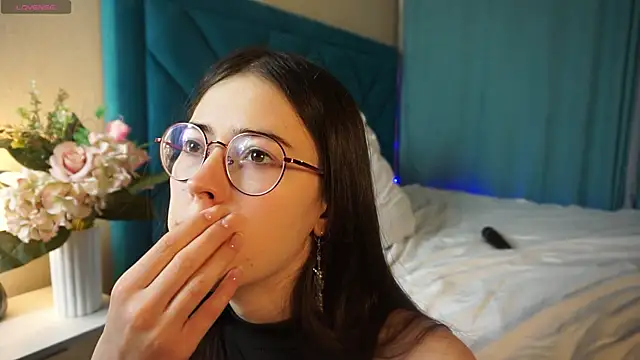 ywixos online show from December 5, 2:47 pm