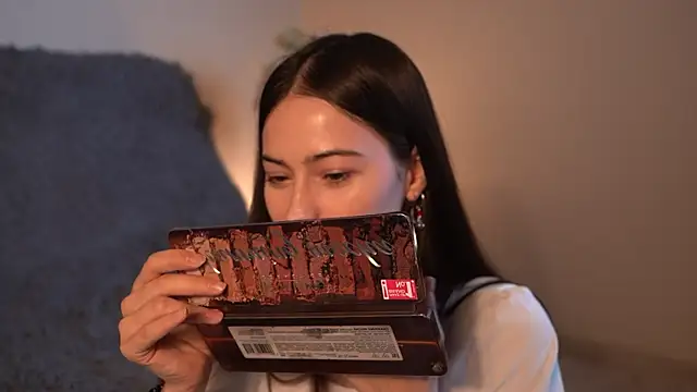 ywixos online show from December 22, 1:19 pm