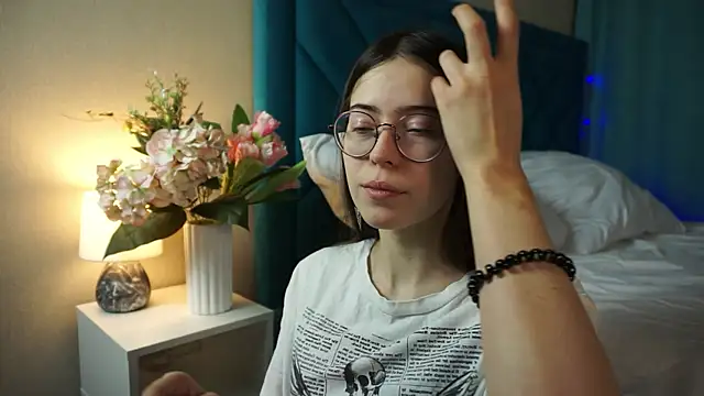 ywixos online show from January 13, 2:22 pm