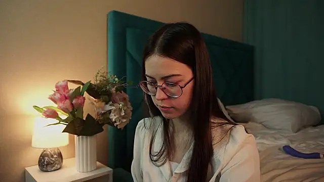 ywixos online show from March 7, 3:09 pm