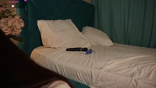 ywixos online show from March 28, 2:38 pm