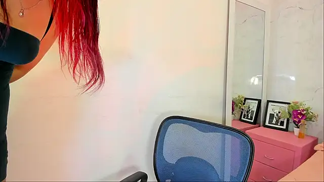 Snapshot of Maddy_Mills chatting on January 17, 4:22 pm Maddy Mills online show from January 17, 4:22 pm