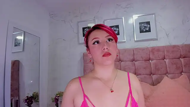 Snapshot of Maddy_Mills chatting on February 5, 6:12 pm Maddy Mills online show from February 5, 6:12 pm